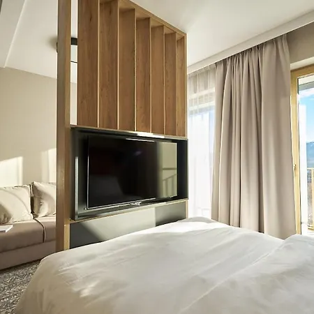 Zloty Horyzont Superior Glowny Budynek Z Basenem, Silownia, Grota Solna, Bawialnia I Restauracja Horyzont Smakow