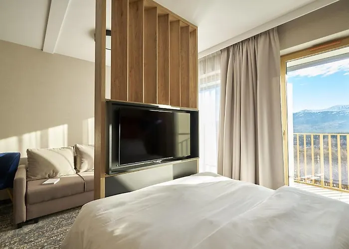 Zloty Horyzont Superior Glowny Budynek Z Basenem, Silownia, Grota Solna, Bawialnia I Restauracja Horyzont Smakow